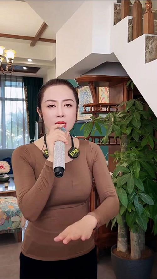 和叶美玲职业生涯回顾:从行业新人到跨界成功的经验分享 和叶美玲职业生涯回顾:从行业新人到跨界成功的经验分享