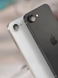 iPhone_SE_4全面评测：A16芯片加持的小屏旗舰有哪些性能升级？
