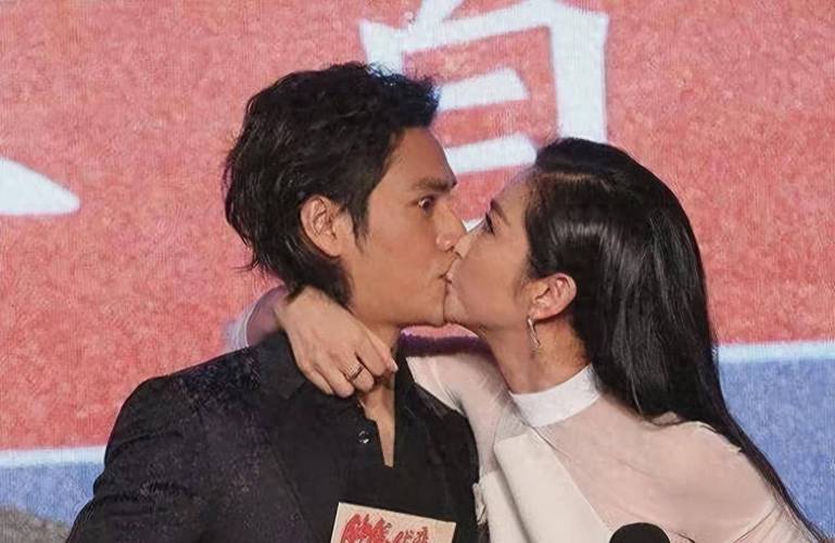 李冰冰吻戏经典镜头解析:角色塑造与拍摄幕后全揭秘 李冰冰吻戏经典镜头解析:角色塑造与拍摄幕后全揭秘