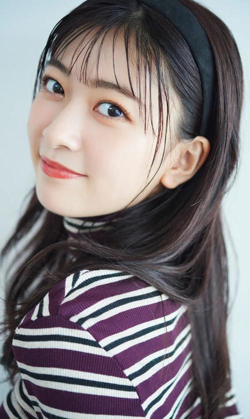 真白希実高清写真集赏析：揭秘日本新晋人气偶像的演艺生涯与最新动态