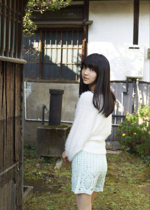 相泽莉娜写真作品解析：人气飙升背后的风格密码与演艺生涯探秘