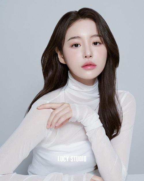 韩国美女连连看:人气女团妆容解析与日常穿搭技巧指南 韩国美女连连看:人气女团妆容解析与日常穿搭技巧指南
