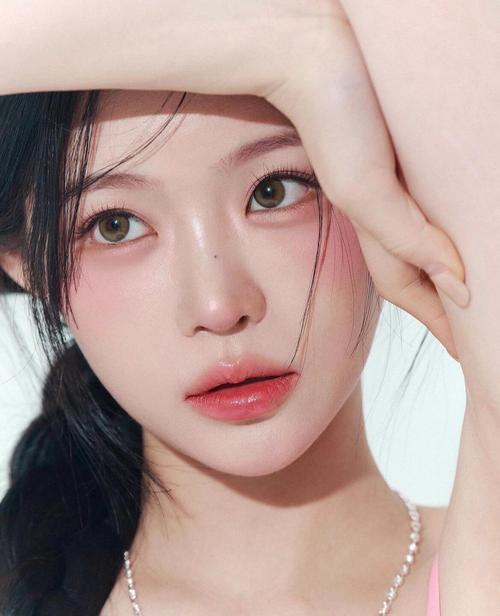 韩国美女连连看:人气女团妆容解析与日常穿搭技巧指南 韩国美女连连看:人气女团妆容解析与日常穿搭技巧指南