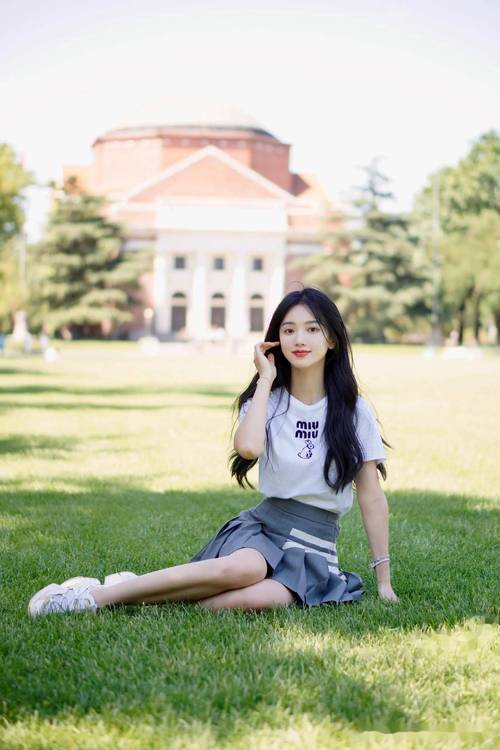 最清纯校花的素颜秘密:校园颜值天花板为何十年如一日无变化? 最清纯校花的素颜秘密:校园颜值天花板为何十年如一日无变化?