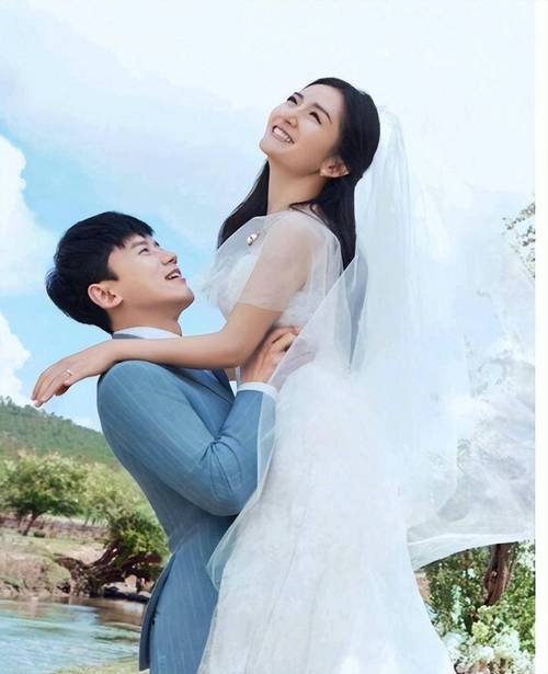 谢娜张杰婚纱照片对比解析：明星婚照风格进化 vs 幕后拍摄技巧揭秘