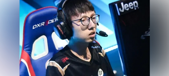 Mlxg透露信息引人注目:UZI是否将加入RNG并重铸银河战舰,可能会有协作的情况。 Mlxg透露信息引人注目:UZI是否将加入RNG并重铸银河战舰,可能会有协作的情况。