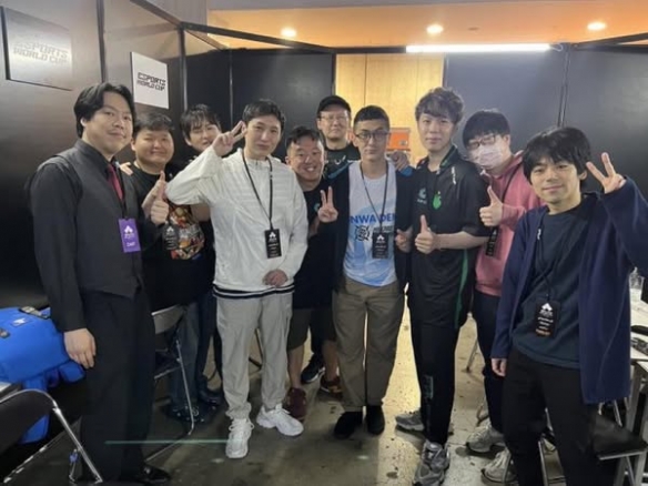 选手ET林家弘在EVO_Japan_2025赛事中成功卫冕,获得《拳皇XV》冠军。 选手ET林家弘在EVO_Japan_2025赛事中成功卫冕,获得《拳皇XV》冠军。