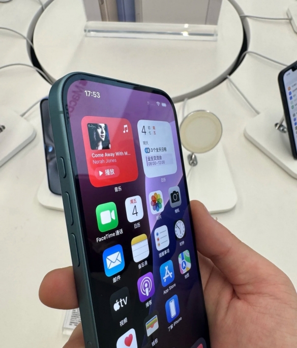 iPhone19可能会带来真正的全面屏：苹果20周年或推出开创性产品