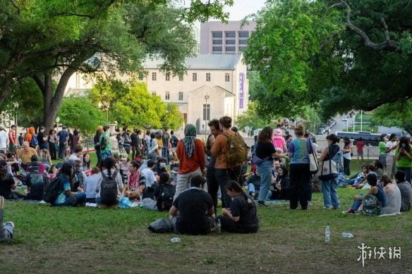 哈佛大学当前的国外学生需要转校，因为特朗普禁止其招收国际生。