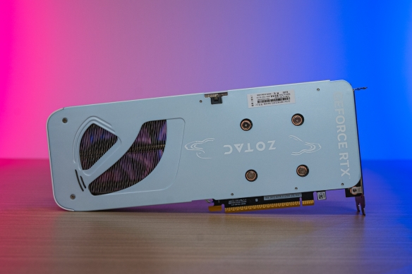 月白风清·典雅新韵：索泰RTX_5060_8GB月白OC评测