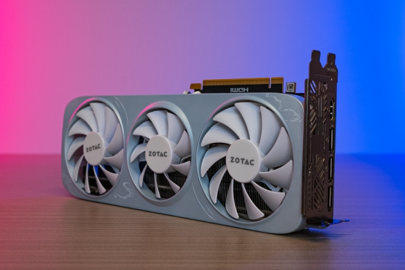 月白风清·典雅新韵：索泰RTX_5060_8GB月白OC评测