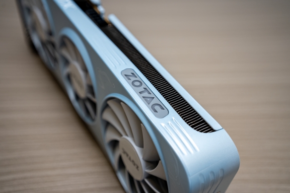 月白风清·典雅新韵：索泰RTX_5060_8GB月白OC评测