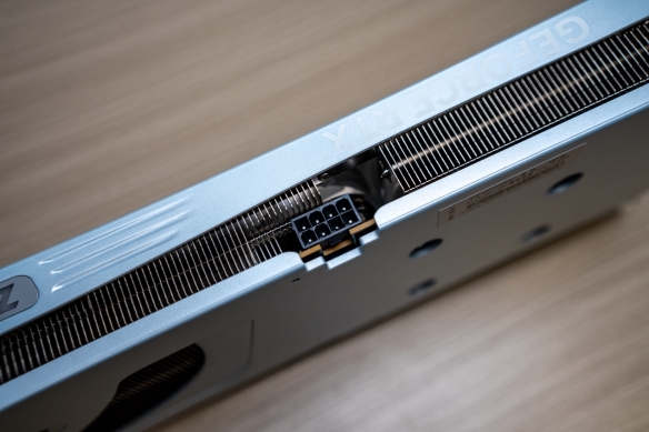 月白风清·典雅新韵：索泰RTX_5060_8GB月白OC评测