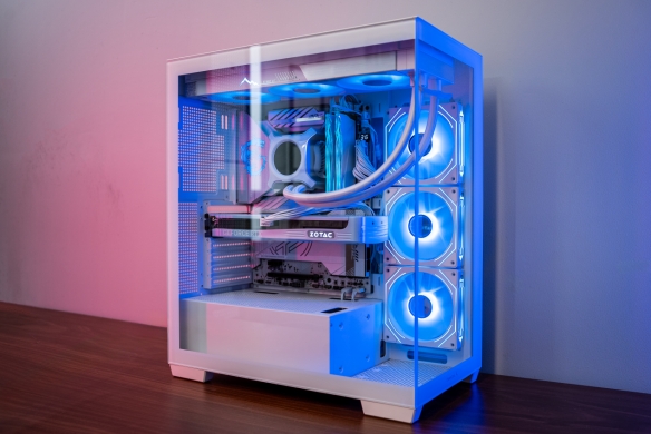 月白风清·典雅新韵：索泰RTX_5060_8GB月白OC评测