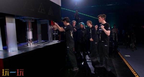 2025年DOTA2电竞世界杯淘汰赛首日结果揭晓!Spirit成功进入半决赛。 2025年DOTA2电竞世界杯淘汰赛首日结果揭晓!Spirit成功进入半决赛。