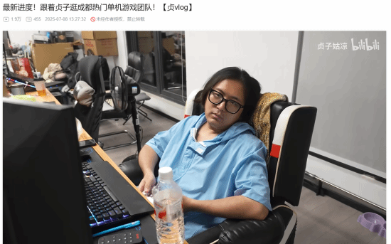 《明末》制作人因赶工熬夜显得消瘦，玩家心疼开发压力巨大。