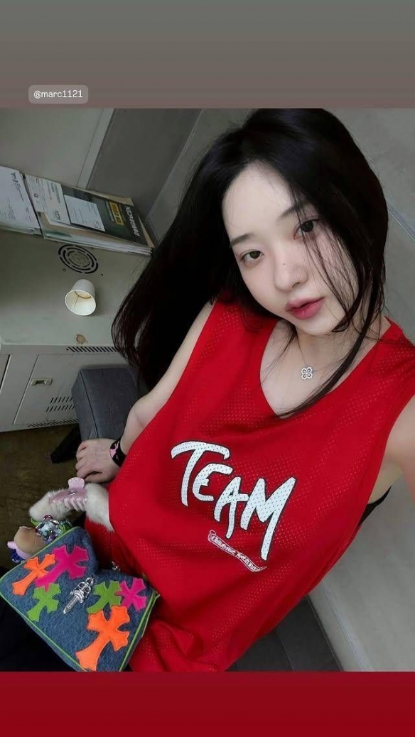 《剑星》体模申才恩展示迷人美图：上衣轻掀，诱惑满满！