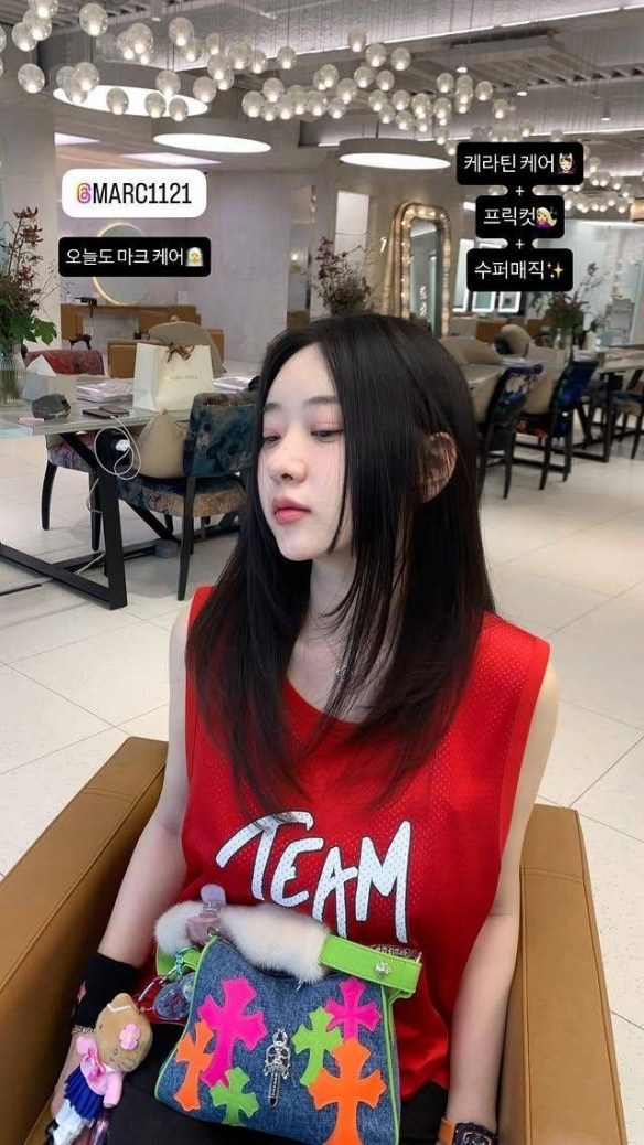 《剑星》体模申才恩展示迷人美图：上衣轻掀，诱惑满满！