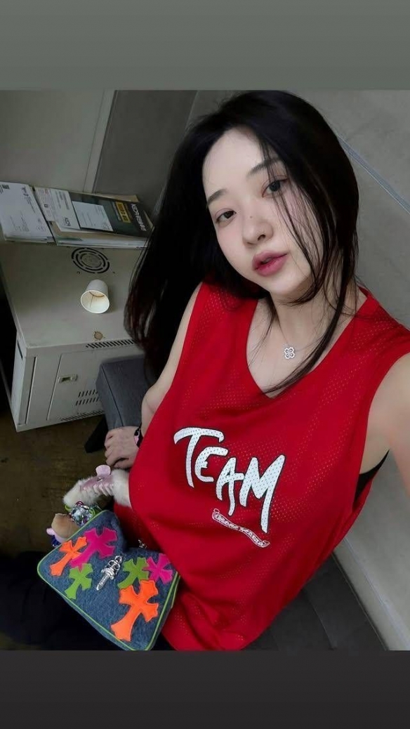 《剑星》体模申才恩展示迷人美图：上衣轻掀，诱惑满满！