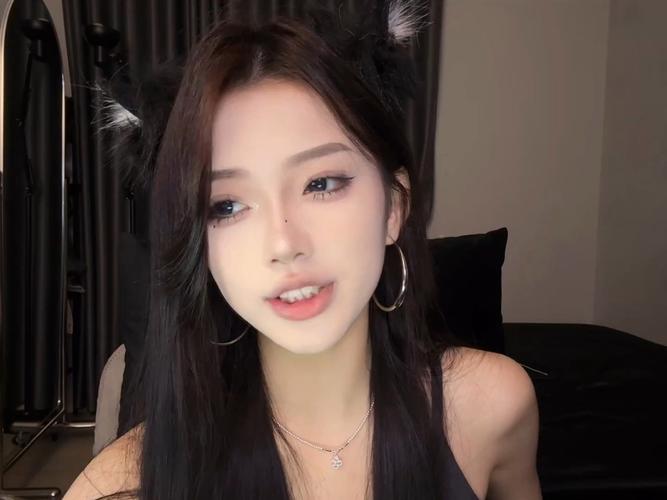 美女主播直播免费观看 vs 安全会员体验：哪个更值得选择？