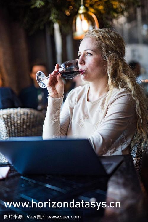 俄罗斯victory day姑娘将完全免费，网友：内容也无删减