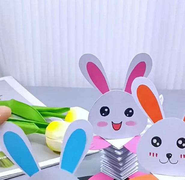 手工捏制小兔子视频 vs 成品玩具：哪种方式更能激发孩子创造力？