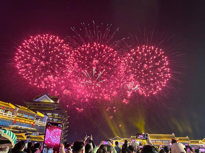 传统烟花表演 vs 花火视频：哪个更震撼人心？