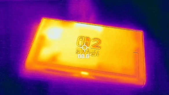 Switch 2频繁出现高温问题，玩家纷纷反映主机发烫并导致系统自动休眠  

