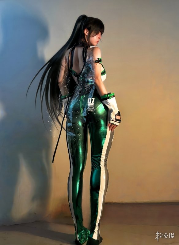 颜值与身材兼具，双重爆击！美女COSPLAY《剑星》中的伊芙，完美还原角色魅力