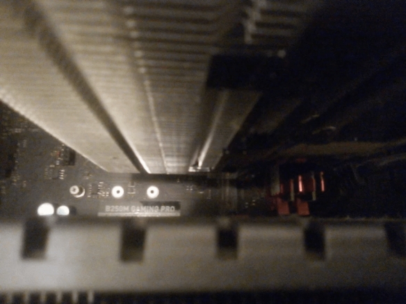 网友在垃圾堆中意外发现的宝藏：一台配备GTX 1080显卡与i7-7700处理器的游戏电脑！