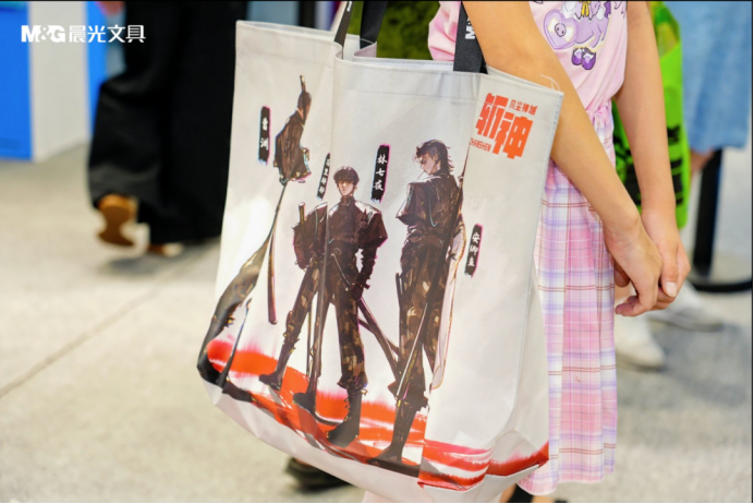 晨光文具国漫文化盛会亮相上海书展:激情热血IP激发Z世代文化自信心
晨光文具国漫文化盛会亮相上海书展:激情热血IP激发Z世代文化自信心