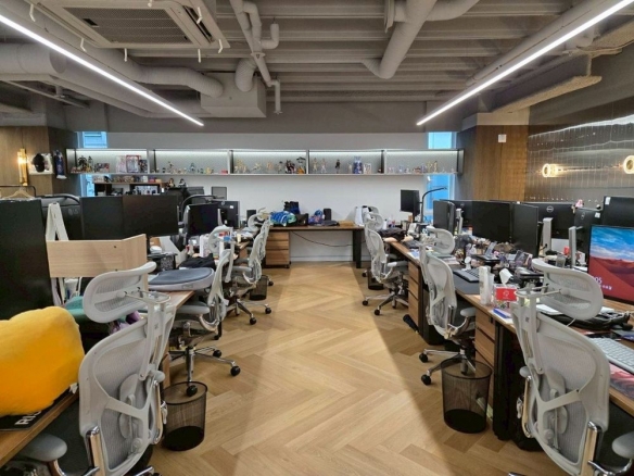 SHIFT_UP公司为《胜利女神：妮姬》项目的全体员工配备了办公椅