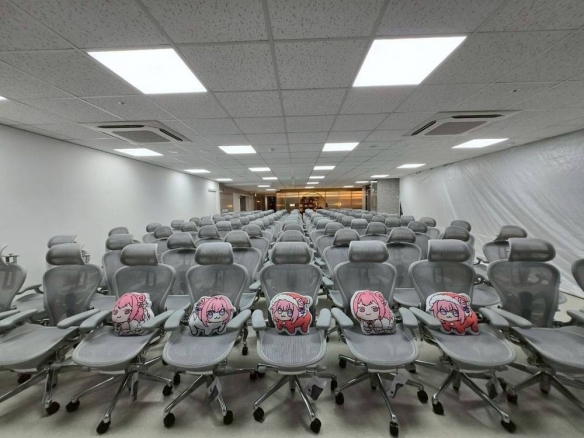 SHIFT_UP公司为《胜利女神：妮姬》项目的全体员工配备了办公椅