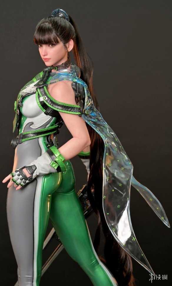 官方承诺对《剑星》中伊芙模型的下半身部分进行调整，旨在还原其性感火辣的身材！ 

