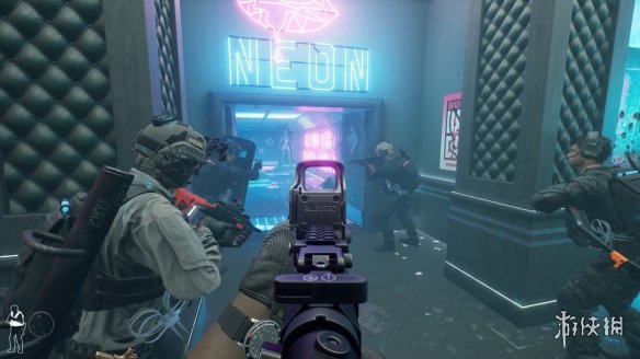 《严阵以待》社区主管因在科克枪击事件中的不当言行而被解聘  
