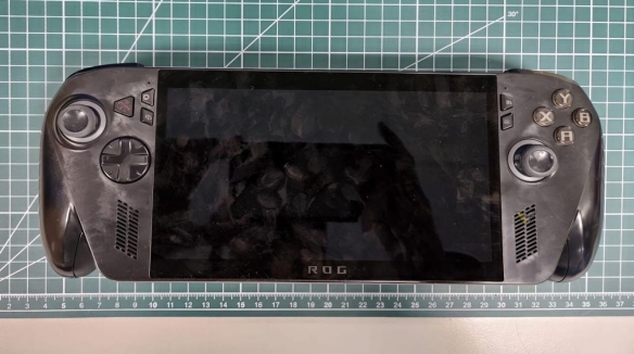 疑似ROG Ally 2与Xbox掌机实物图片曝光,强劲规格引发关注 疑似ROG Ally 2与Xbox掌机实物图片曝光,强劲规格引发关注