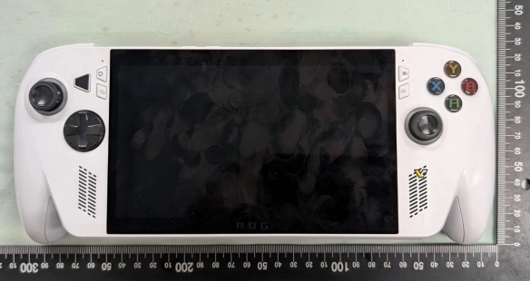 疑似ROG Ally 2与Xbox掌机实物图片曝光,强劲规格引发关注 疑似ROG Ally 2与Xbox掌机实物图片曝光,强劲规格引发关注