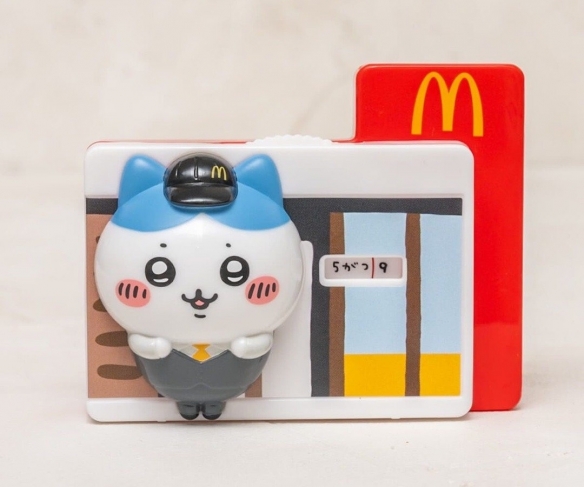 5月16日，日本麦当劳携手现象级IP“Chiikawa”推出联名玩具，萌趣上线！