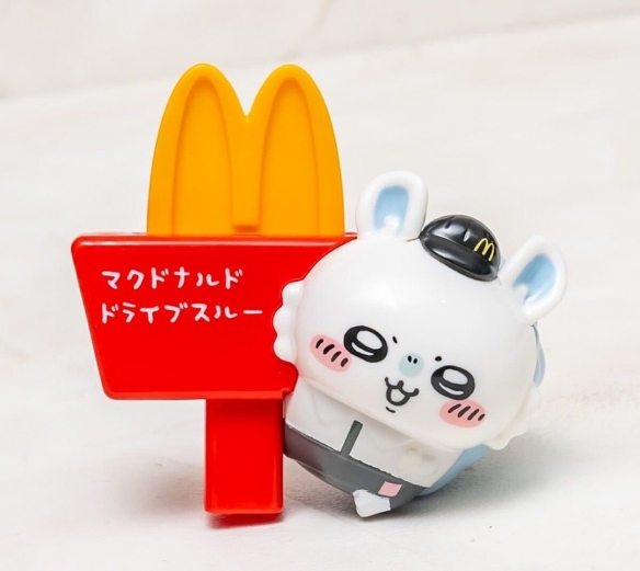 5月16日，日本麦当劳携手现象级IP“Chiikawa”推出联名玩具，萌趣上线！