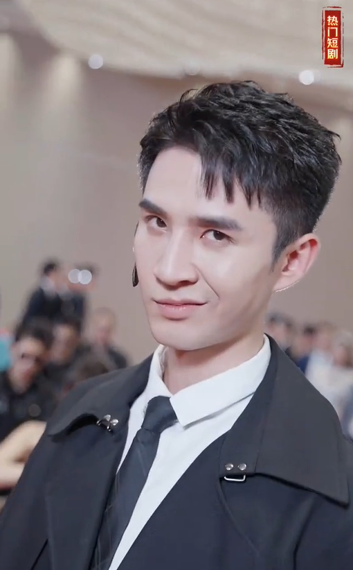 短剧中的“Talk二”主题：为何你总在“离谱”中寻找“过瘾”？