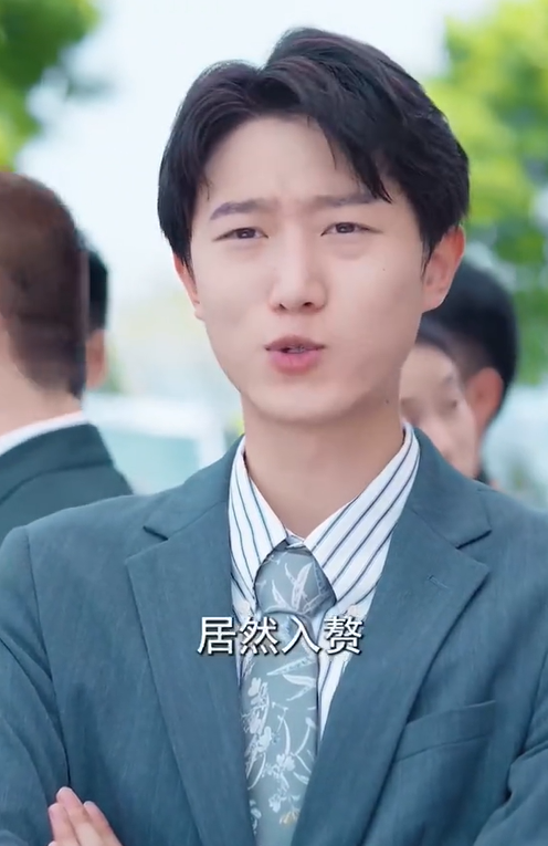 短剧中的“Talk二”主题：为何你总在“离谱”中寻找“过瘾”？