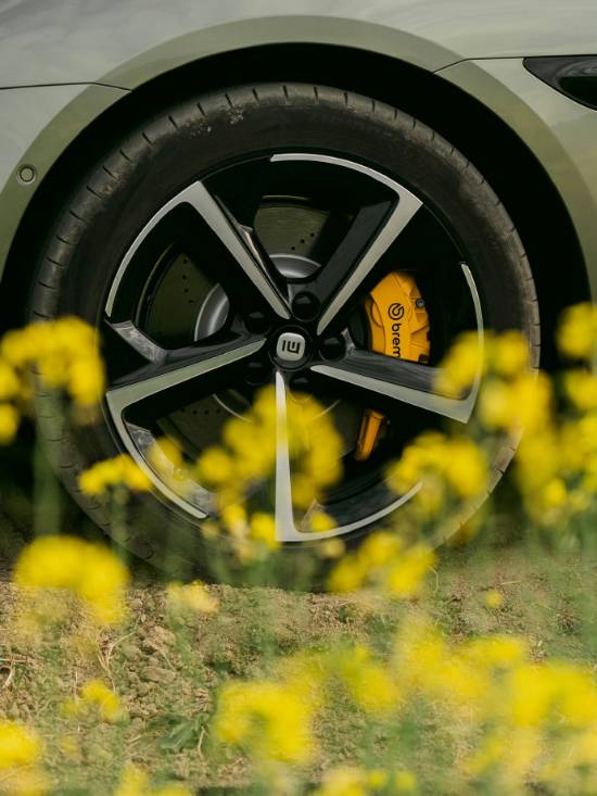 小米企业高层通过微博预告，透露即将公布其首款SUV“米家YU7”是今日的官方消息？