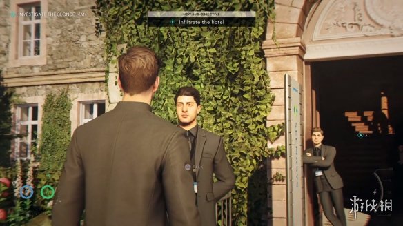 《007:曙光初现》的玩法丰富多样:机智的邦德既可以选择潜行隐匿,也可以采取正面硬刚的策略! 《007:曙光初现》的玩法丰富多样:机智的邦德既可以选择潜行隐匿,也可以采取正面硬刚的策略!