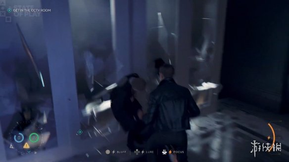 《007:曙光初现》的玩法丰富多样:机智的邦德既可以选择潜行隐匿,也可以采取正面硬刚的策略! 《007:曙光初现》的玩法丰富多样:机智的邦德既可以选择潜行隐匿,也可以采取正面硬刚的策略!