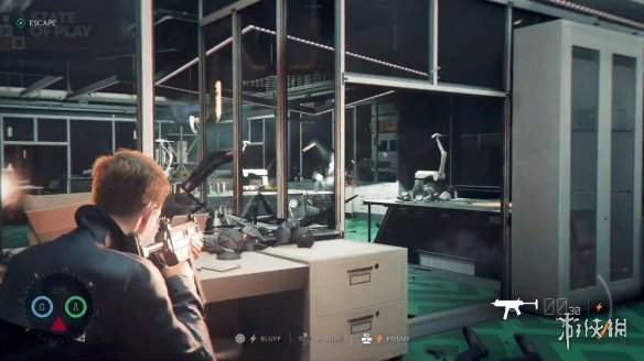 《007:曙光初现》的玩法丰富多样:机智的邦德既可以选择潜行隐匿,也可以采取正面硬刚的策略! 《007:曙光初现》的玩法丰富多样:机智的邦德既可以选择潜行隐匿,也可以采取正面硬刚的策略!