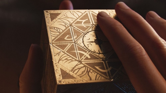 令人毛骨悚然的恐怖作品《养鬼吃人:复苏》中的哀痛之盒与恐怖针头人首次出现,引发热议 令人毛骨悚然的恐怖作品《养鬼吃人:复苏》中的哀痛之盒与恐怖针头人首次出现,引发热议