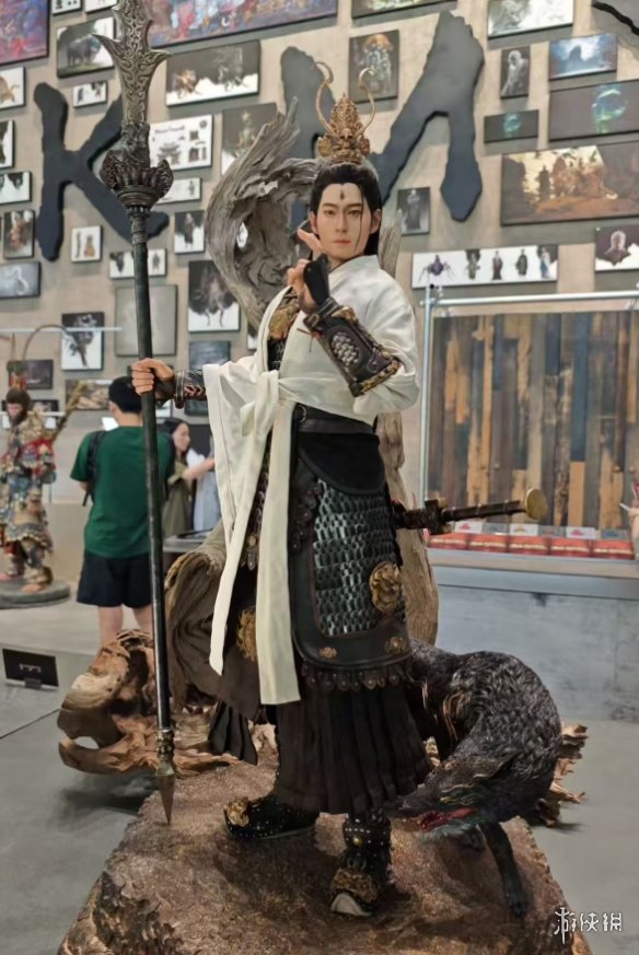 黑神话主题的线下零售门店终于揭幕了吗？我反而觉得它更像是一场艺术展览！