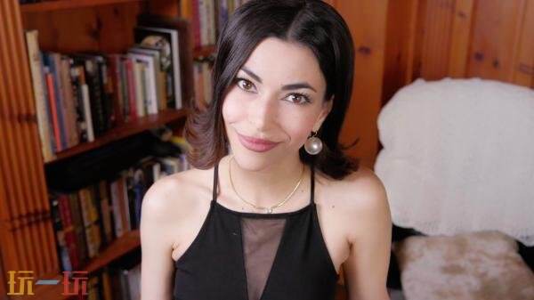 真人互动影游《名利场：我被好莱坞美女潜规则了》正式上线，现已发售。

