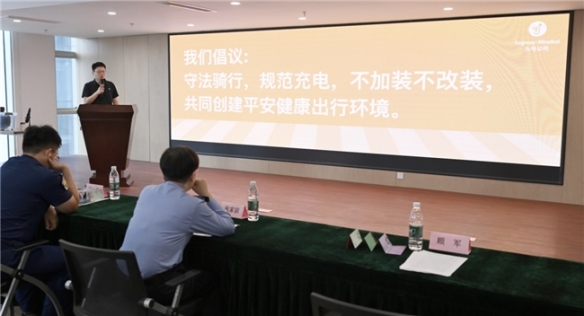 九号公司携手武汉交警共同开展安全科普宣传活动_政企合作迈向全面“大安全”生态体系

