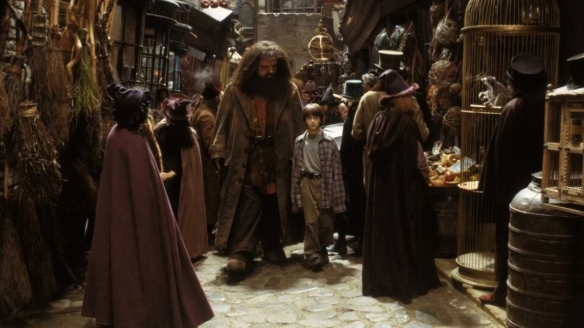 魔法再现伦敦风貌，HBO《哈利波特》剧集最新路透视频首次亮相